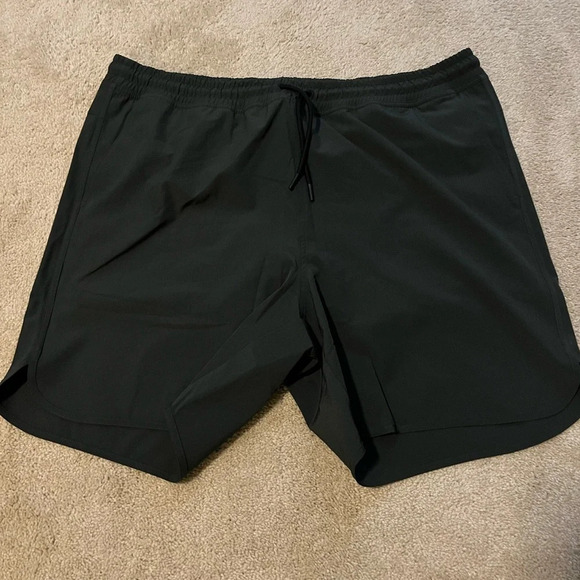 Old Navy Activewear Shorts - Picture 3 of 7